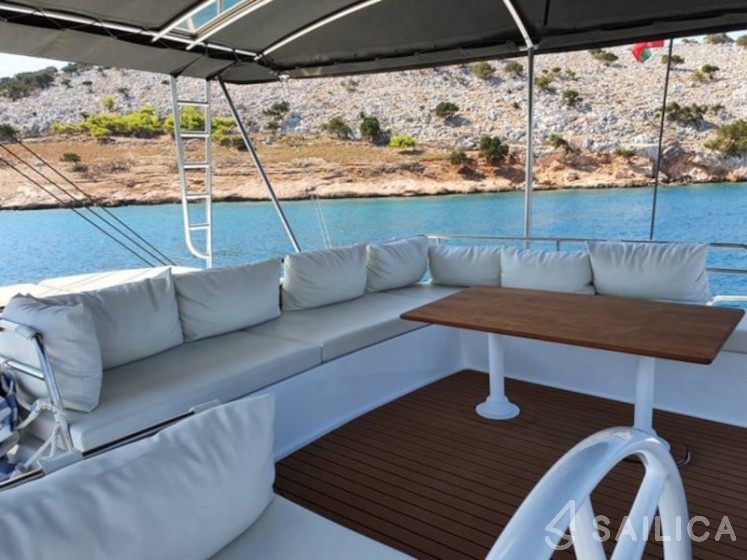 Bali 4.8  - Yacht Charter Sailica