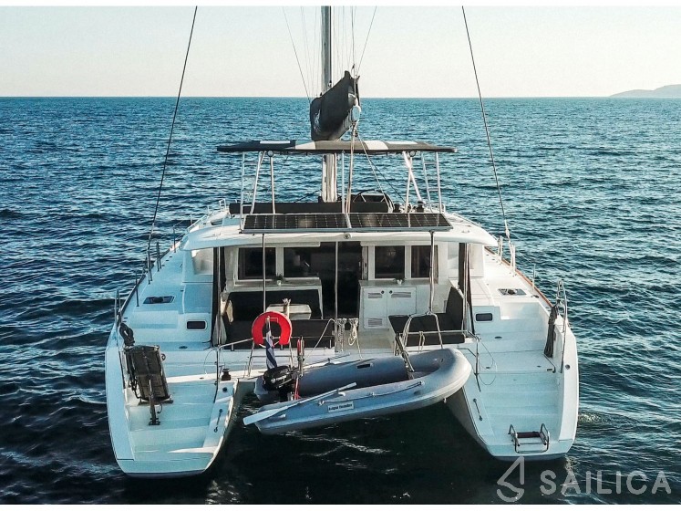 Lagoon 450  Flybridge - Yacht Charter Sailica