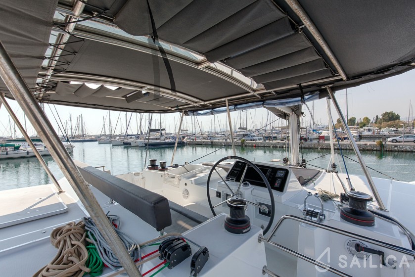 Lagoon 450  Flybridge - Yacht Charter Sailica