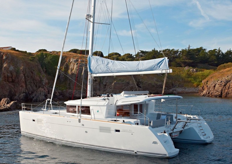 Lagoon 450  Flybridge - Yacht Charter Sailica