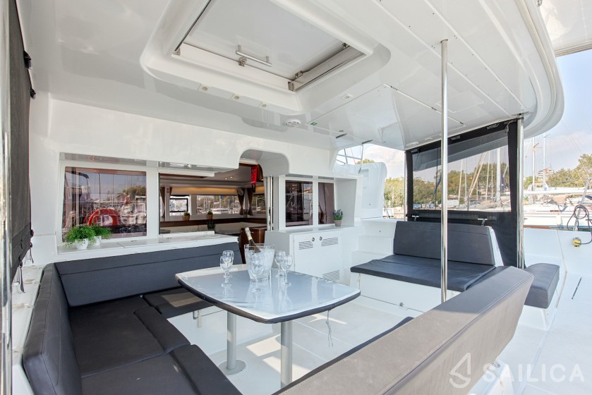 Lagoon 450  Flybridge - Yacht Charter Sailica