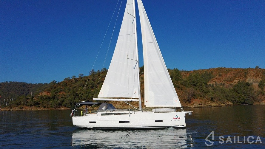 Dufour 430 - Yacht Charter Sailica