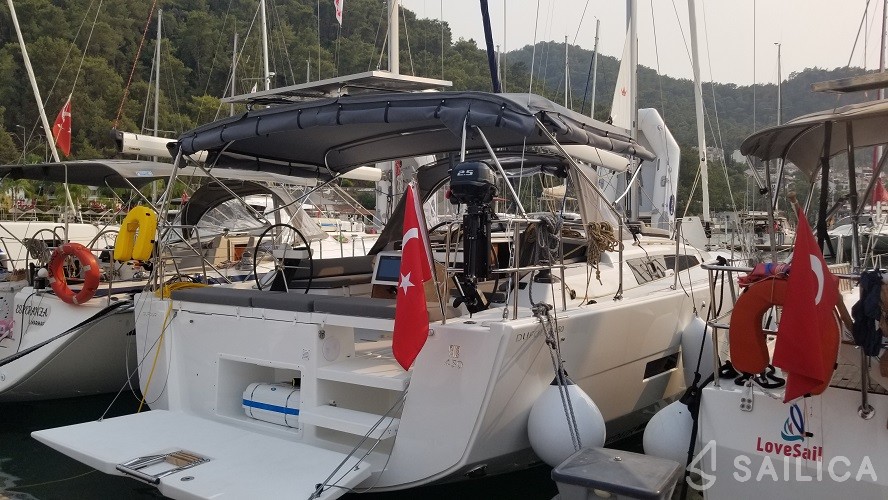 Dufour 430 - Yacht Charter Sailica