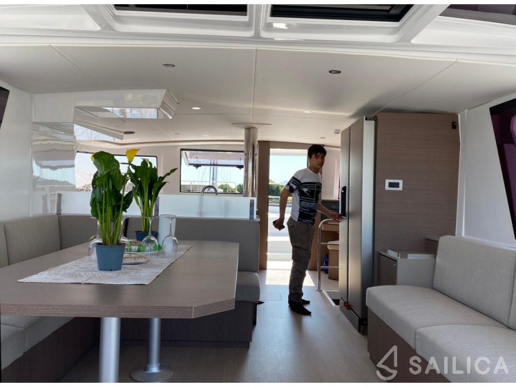 Bali 4.6 - Yacht Charter Sailica