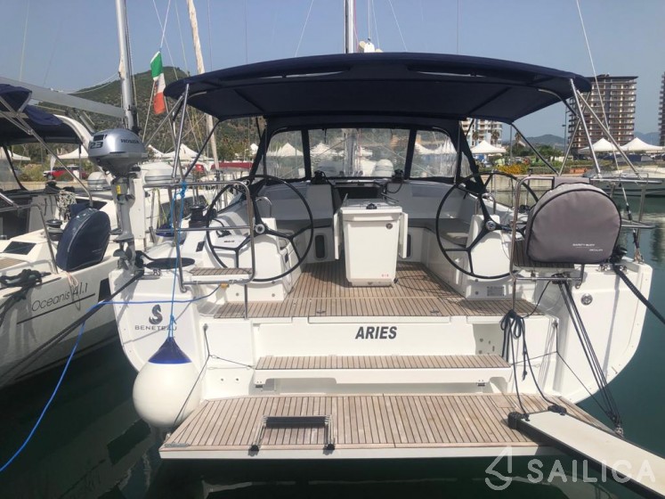 Oceanis 40.1 - Yacht Charter Sailica