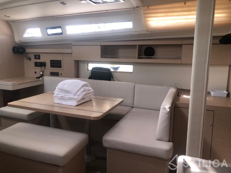Oceanis 40.1 - Yacht Charter Sailica