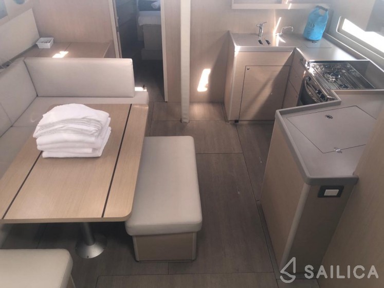 Oceanis 40.1 - Yacht Charter Sailica
