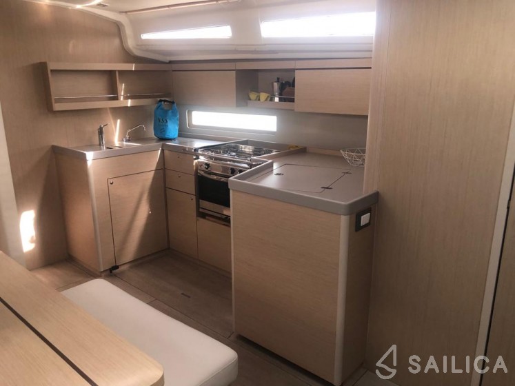 Oceanis 40.1 - Yacht Charter Sailica