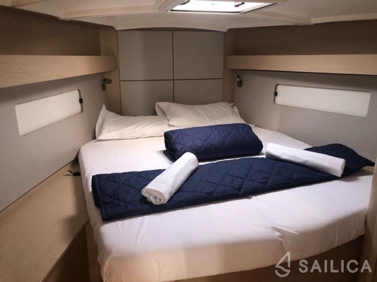 Oceanis 40.1 - Yacht Charter Sailica