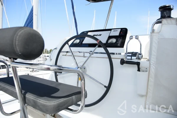 Lagoon 42 - Yacht Charter Sailica