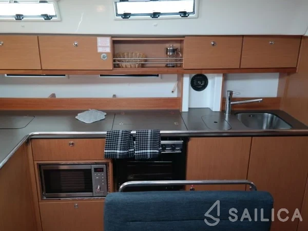 Bavaria 45 Cruiser - Yacht Charter Sailica
