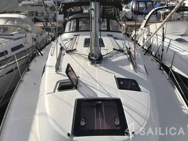 Bavaria 40 Cruiser S - Yacht Charter Sailica