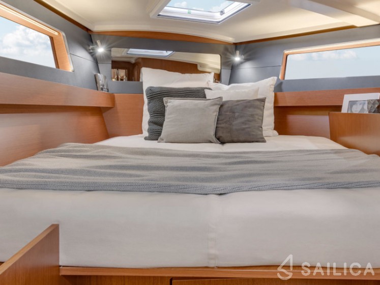 Sun Odyssey 410 - Yacht Charter Sailica