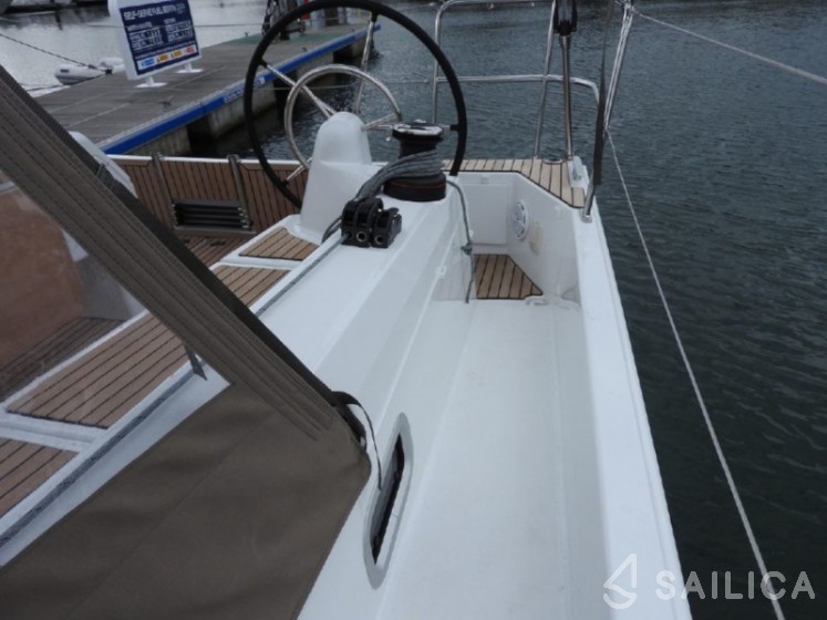 Sun Odyssey 410 - Yacht Charter Sailica