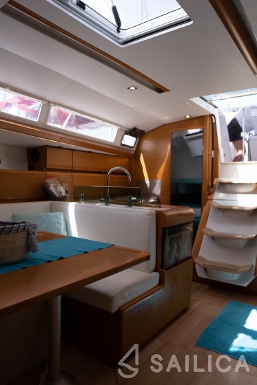 Sun Odyssey 419 - Yacht Charter Sailica