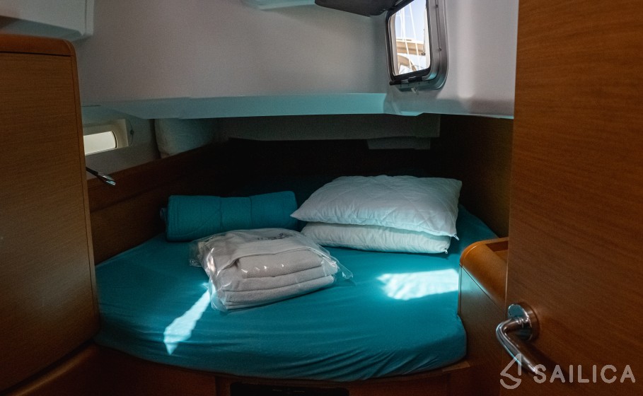 Sun Odyssey 419 - Yacht Charter Sailica