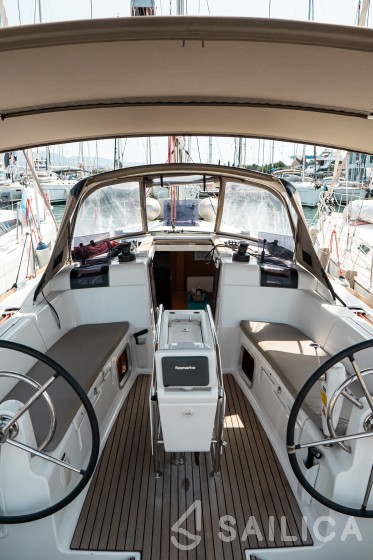Sun Odyssey 419 - Yacht Charter Sailica