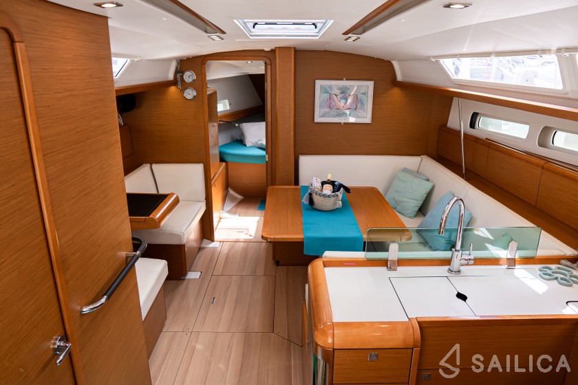 Sun Odyssey 419 - Yacht Charter Sailica