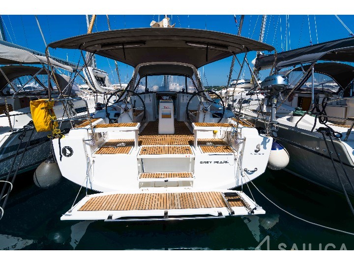 Oceanis 38 - Yacht Charter Sailica