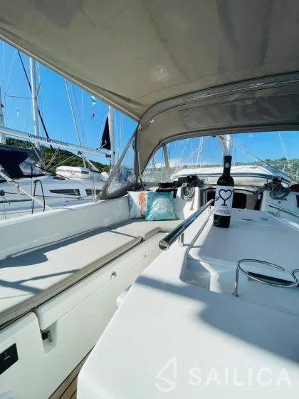 Oceanis 40.1 - Yacht Charter Sailica