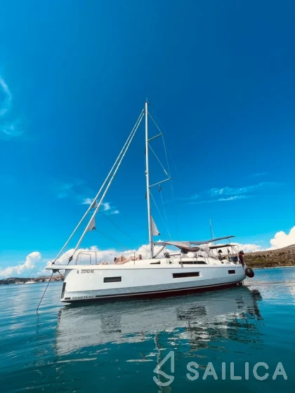 Oceanis 40.1 - Yacht Charter Sailica