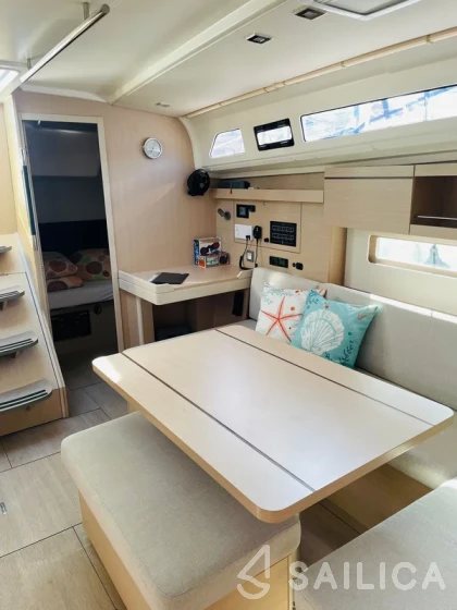 Oceanis 40.1 - Yacht Charter Sailica