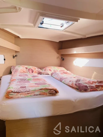 Oceanis 40.1 - Yacht Charter Sailica