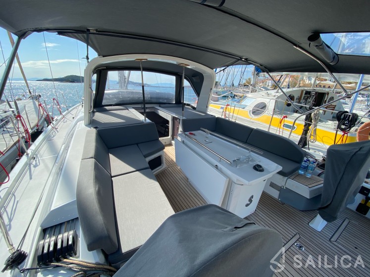 Oceanis 51.1 - Yacht Charter Sailica