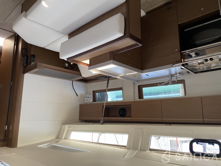 Oceanis 51.1 - Yacht Charter Sailica