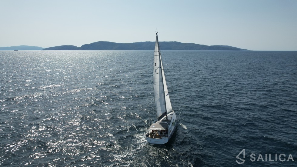 Oceanis 51.1 - Yacht Charter Sailica