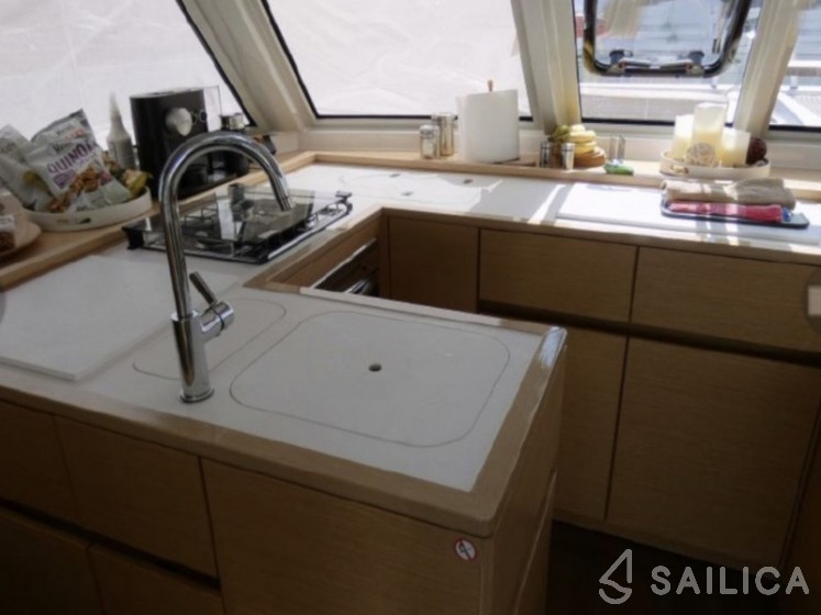 Nautitech 46 Fly - Yacht Charter Sailica