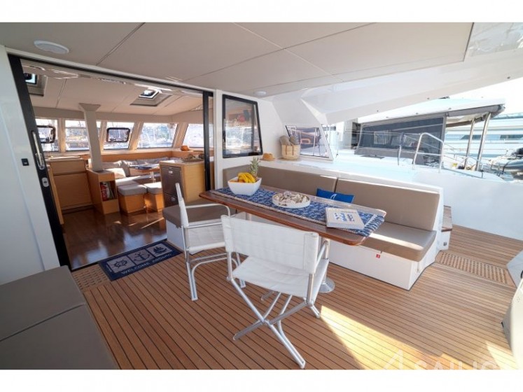 Nautitech 46 Fly - Yacht Charter Sailica