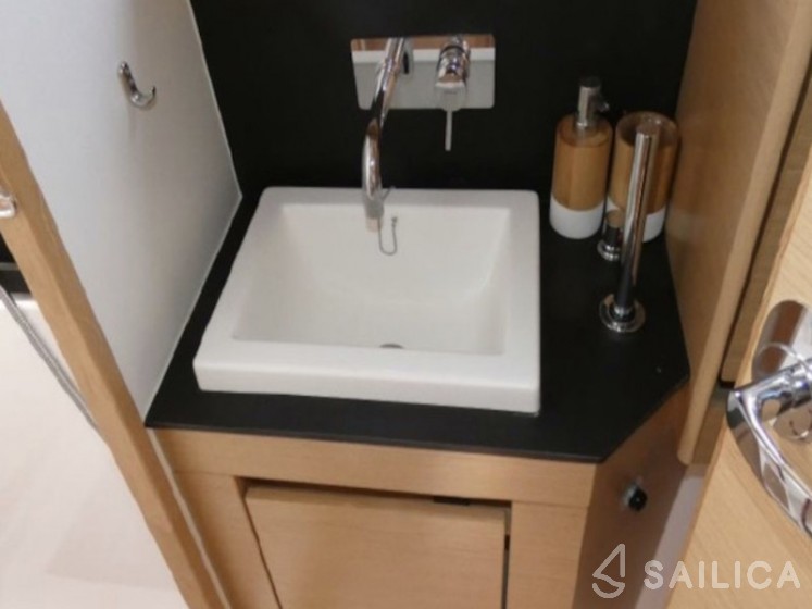 Nautitech 46 Fly - Yacht Charter Sailica