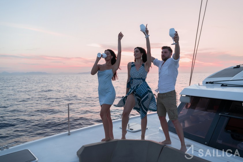 Nautitech 46 Fly - Yacht Charter Sailica