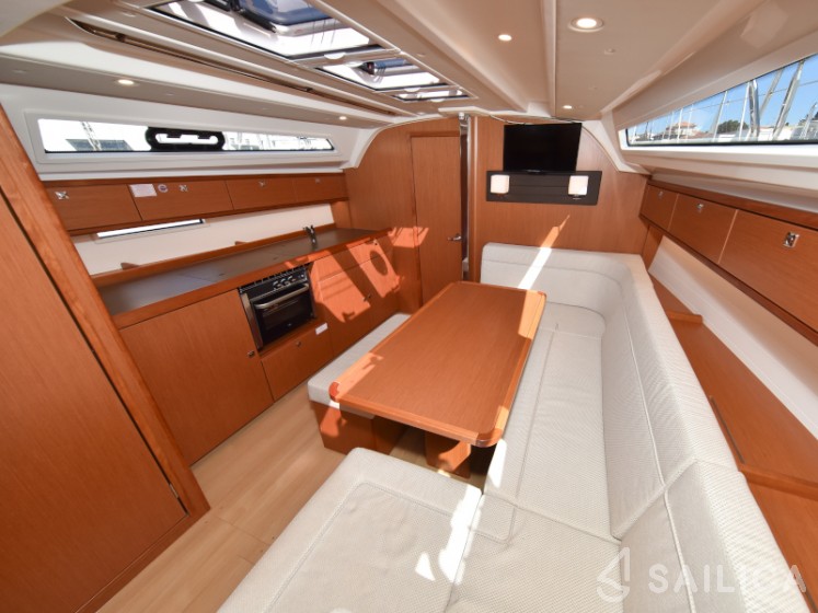 Bavaria 41 Cruiser - Yacht Charter Sailica