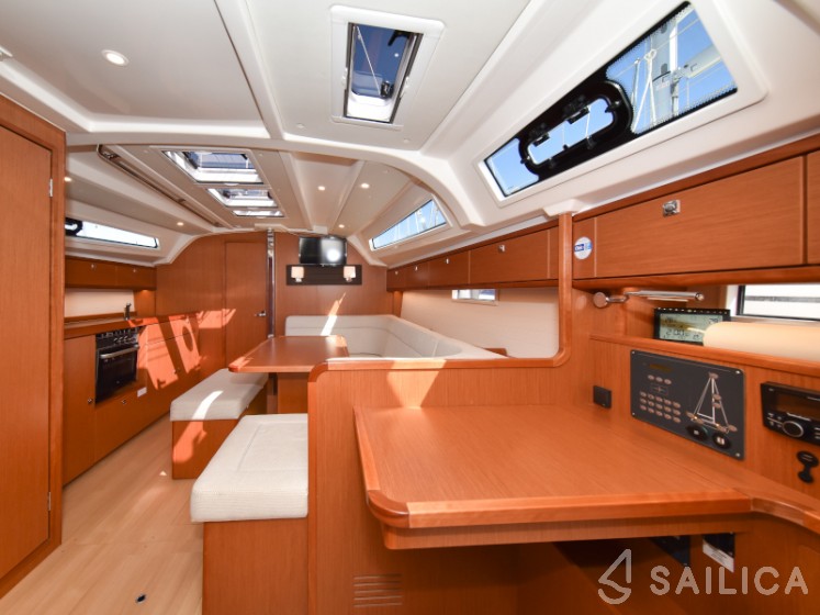 Bavaria 41 Cruiser - Yacht Charter Sailica