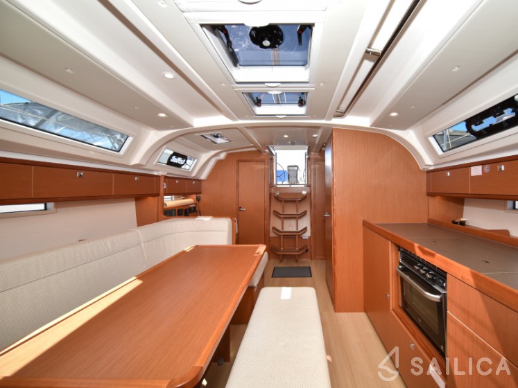 Bavaria 41 Cruiser - Yacht Charter Sailica