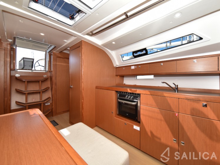Bavaria 41 Cruiser - Yacht Charter Sailica