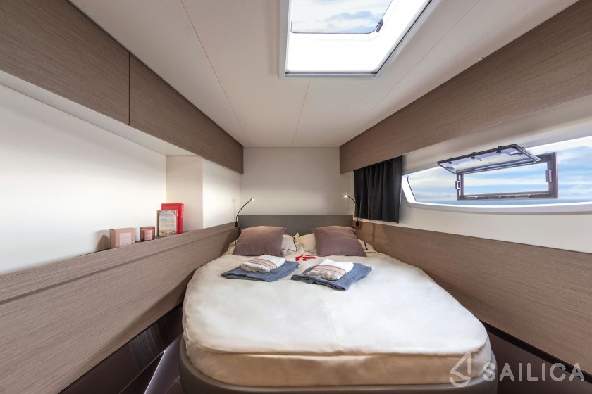 Elba 45 - Yacht Charter Sailica
