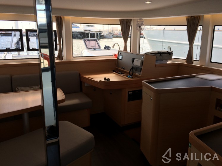 Lagoon 42 - Yacht Charter Sailica