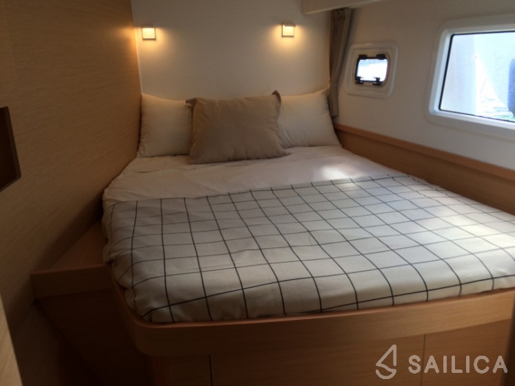 Lagoon 42 - Yacht Charter Sailica