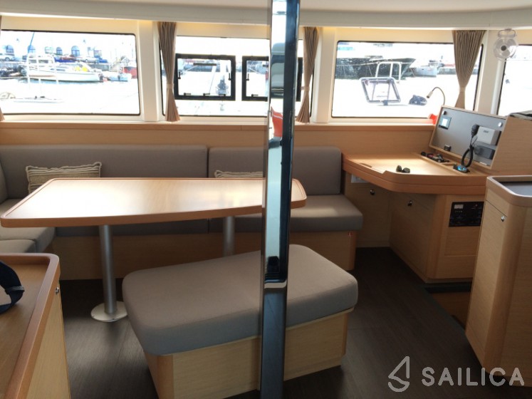 Lagoon 42 - Yacht Charter Sailica