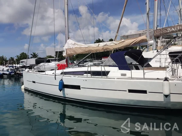 Dufour 500 GL - Yacht Charter Sailica