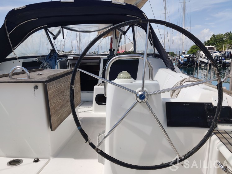 Dufour 500 GL - Yacht Charter Sailica