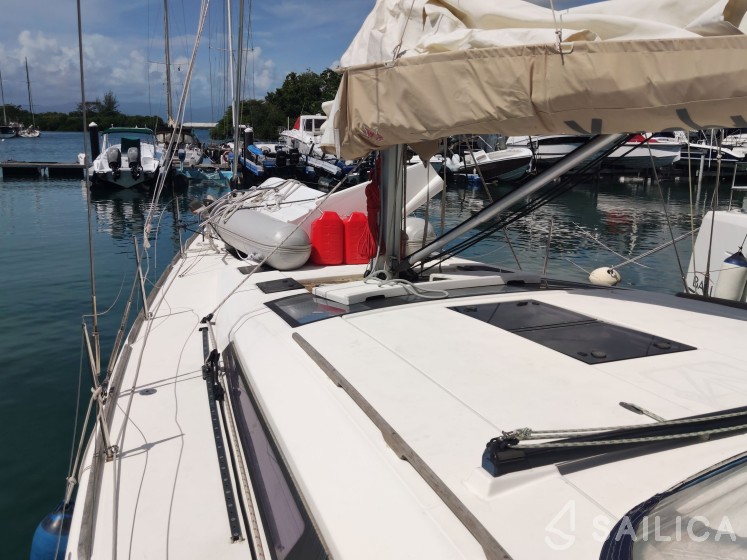 Dufour 500 GL - Yacht Charter Sailica