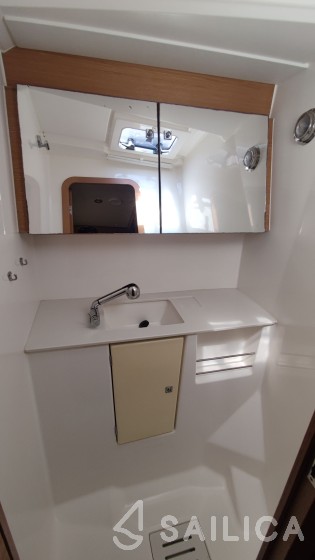 Dufour 500 GL - Yacht Charter Sailica