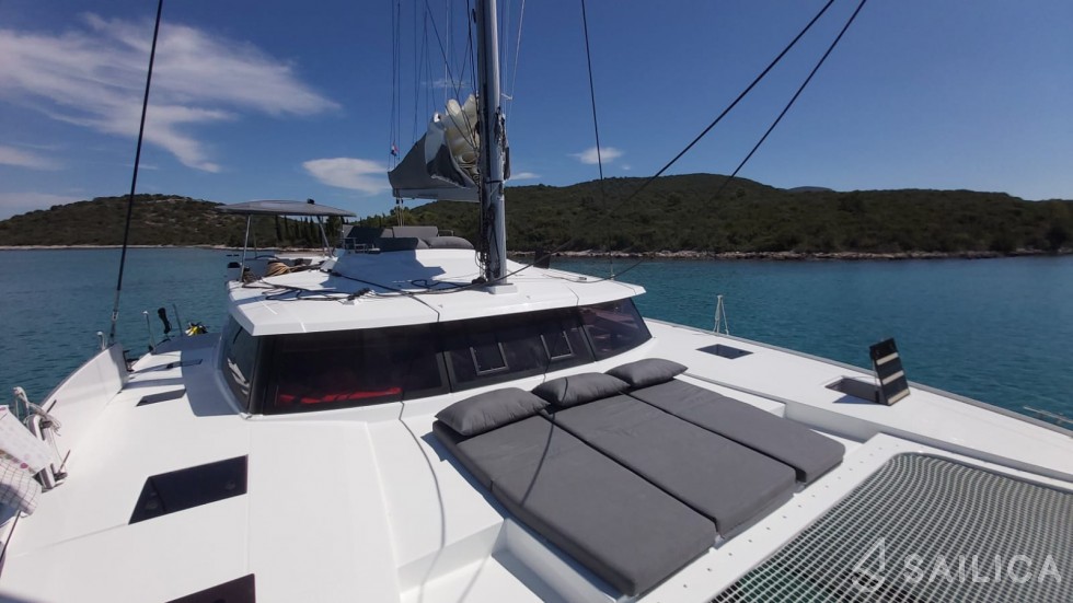 Saona 47 - Yacht Charter Sailica