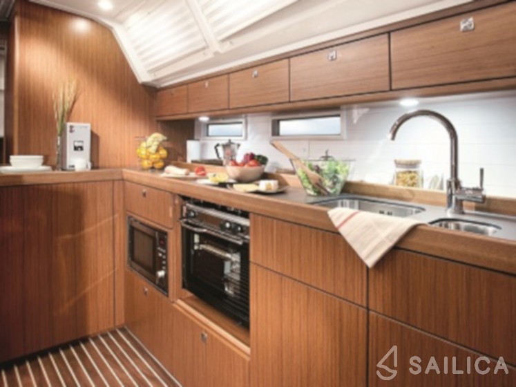 Bavaria 46 Cruiser - Yacht Charter Sailica