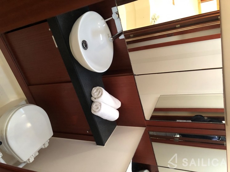 Hanse 455 - Yacht Charter Sailica