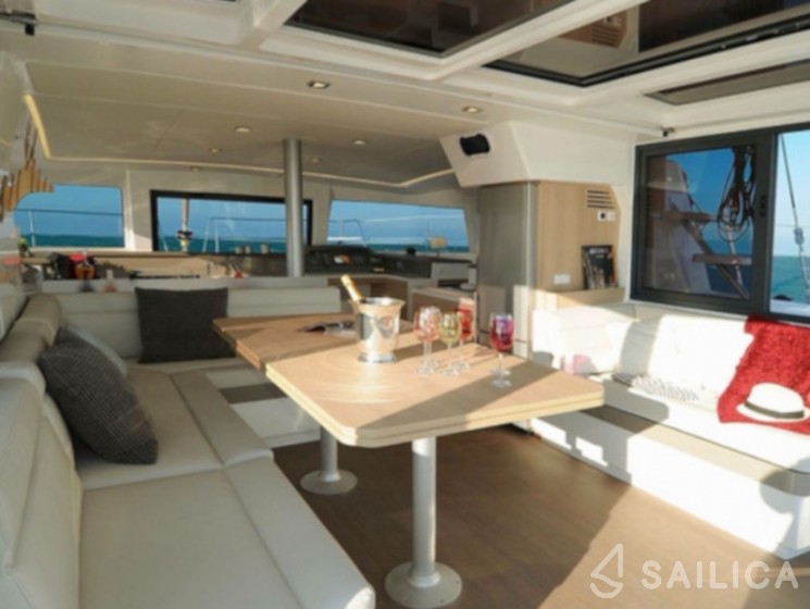 Bali 4.1 - Yacht Charter Sailica